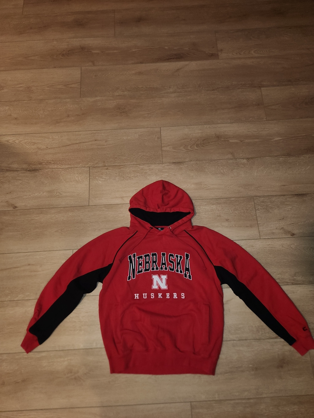 CFB Nebraska Cornhuskers Red & Black Embroidered Logo Hoodie Mens Size Large Goo